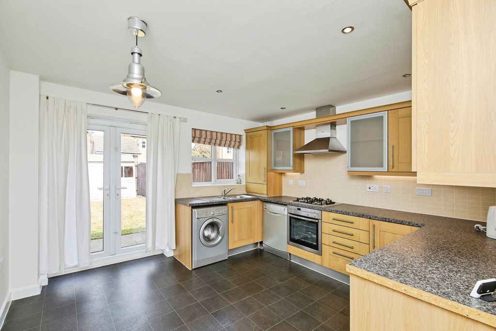 Property photo 3 of 18 Kitchen