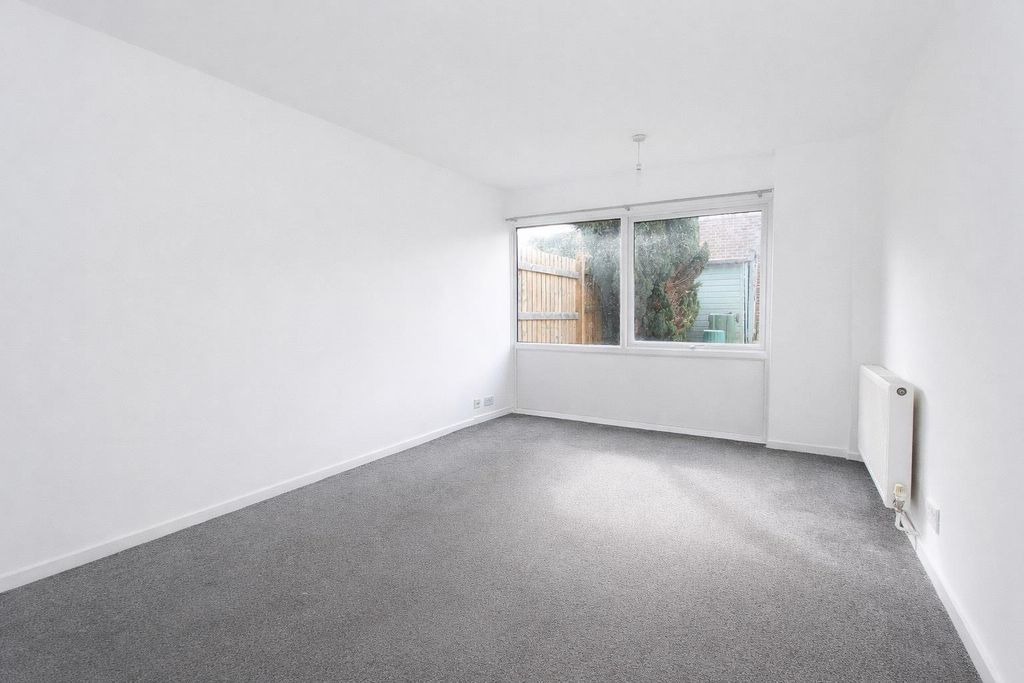 Property photo 3 of 16 Lounge.Jpg