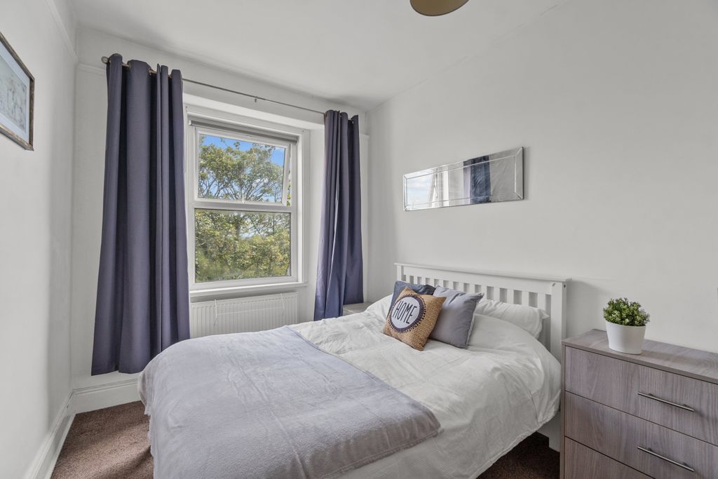 Property photo 2 of 11 0022