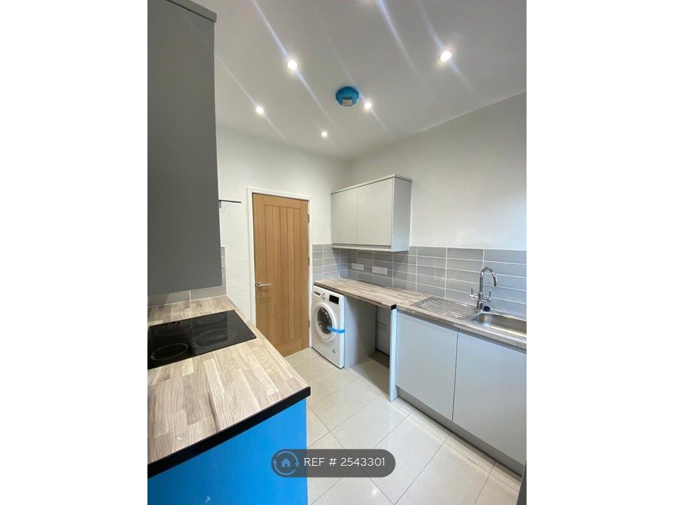 Property photo 2 of 10 Kitchen 1 - 1