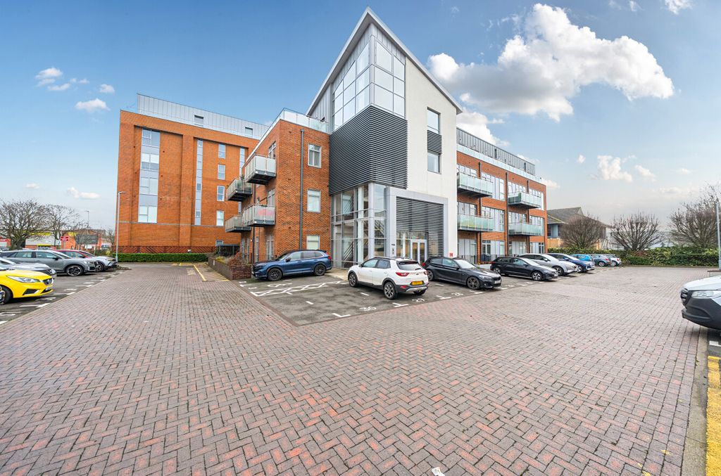 Property photo 3 of 8 1403845-36-697772...