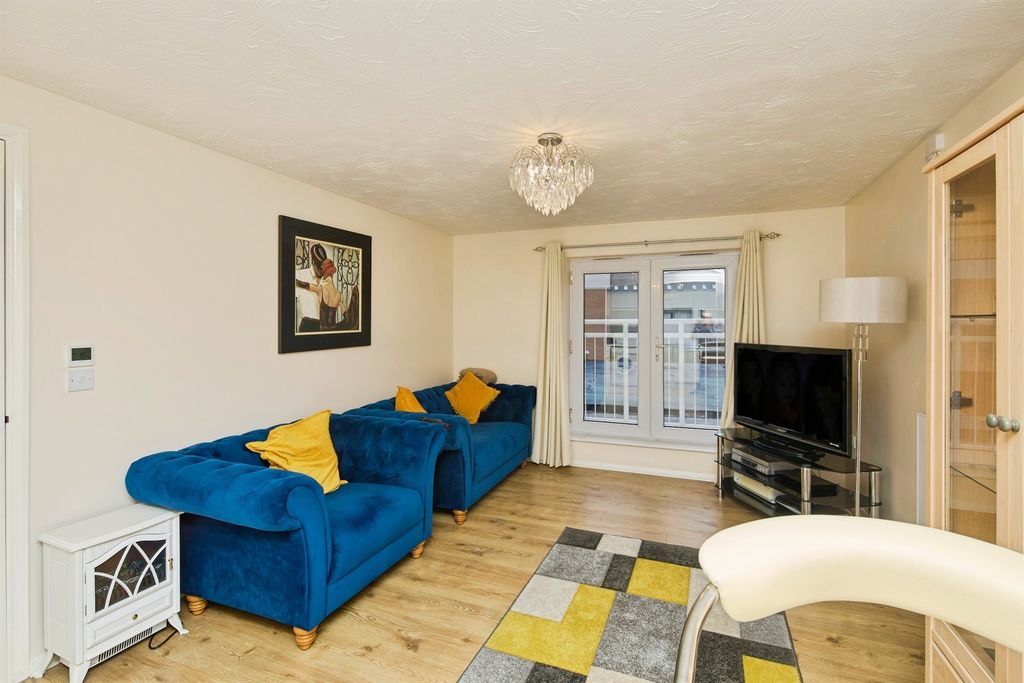 Property photo 3 of 17