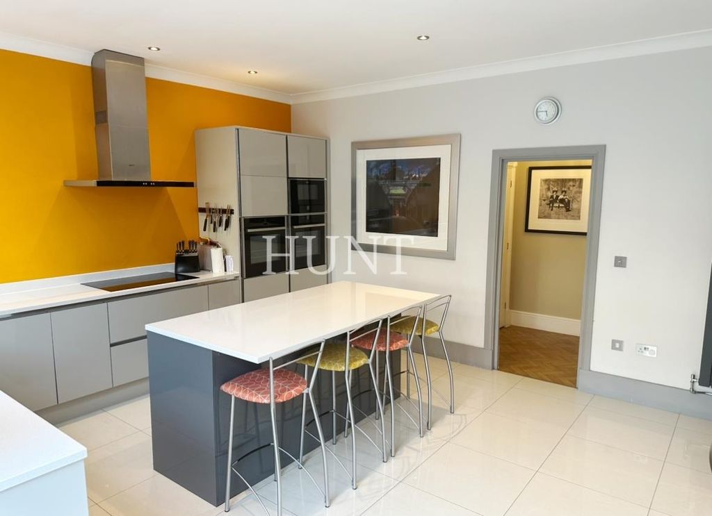 Property photo 2 of 30