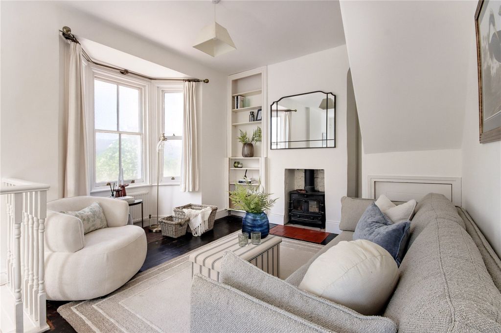 Property photo 2 of 17 Sitting Room