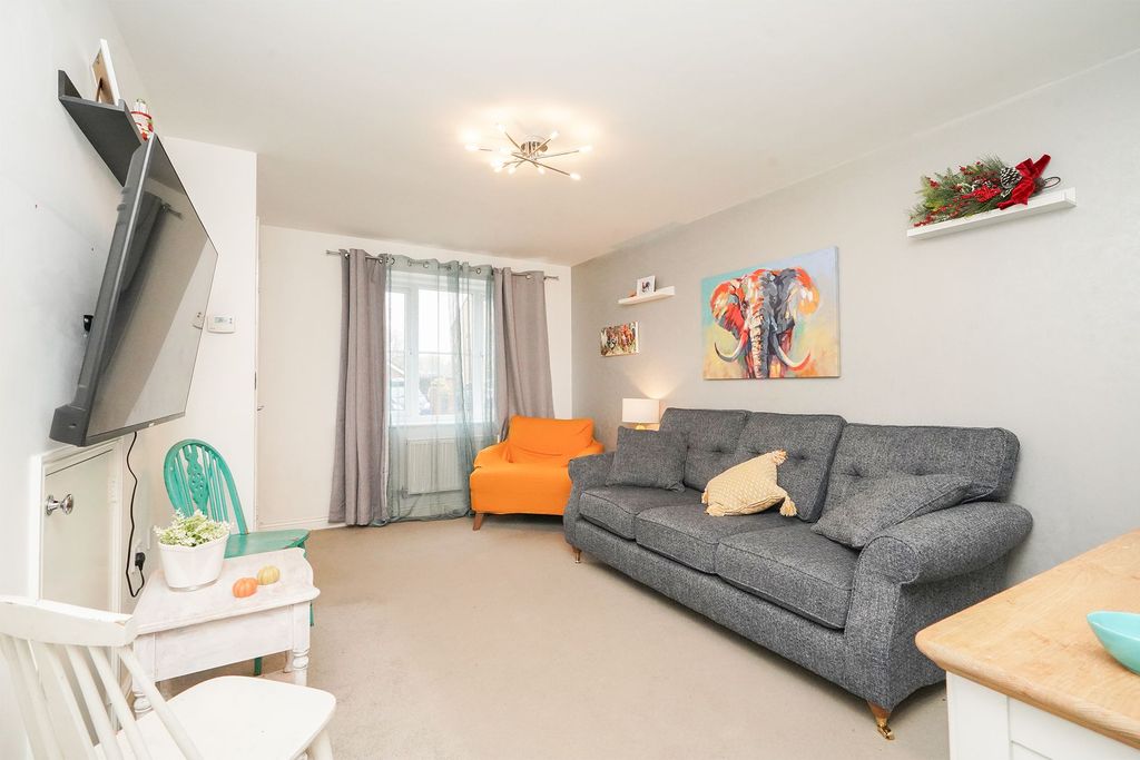 Property photo 2 of 16