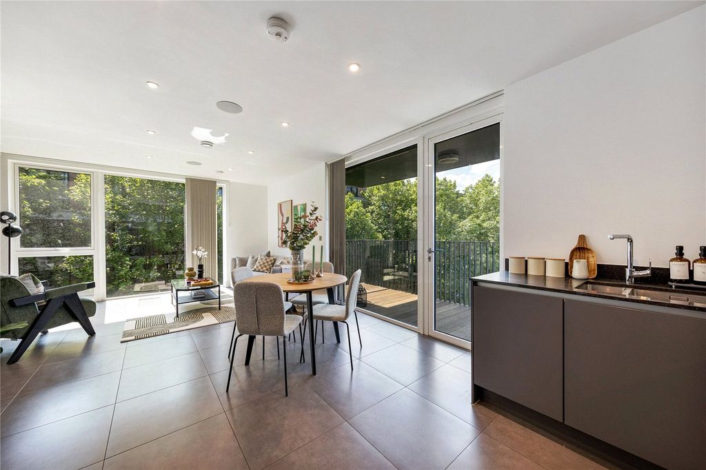Property photo 3 of 13 Dining Area