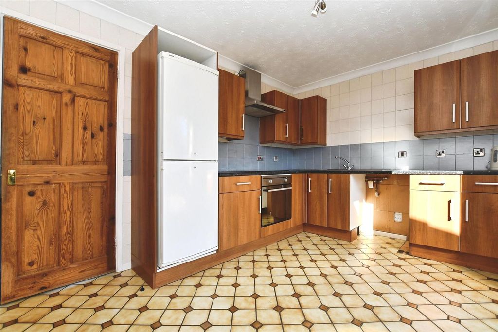 Property photo 3 of 19 Kitchen/Diner