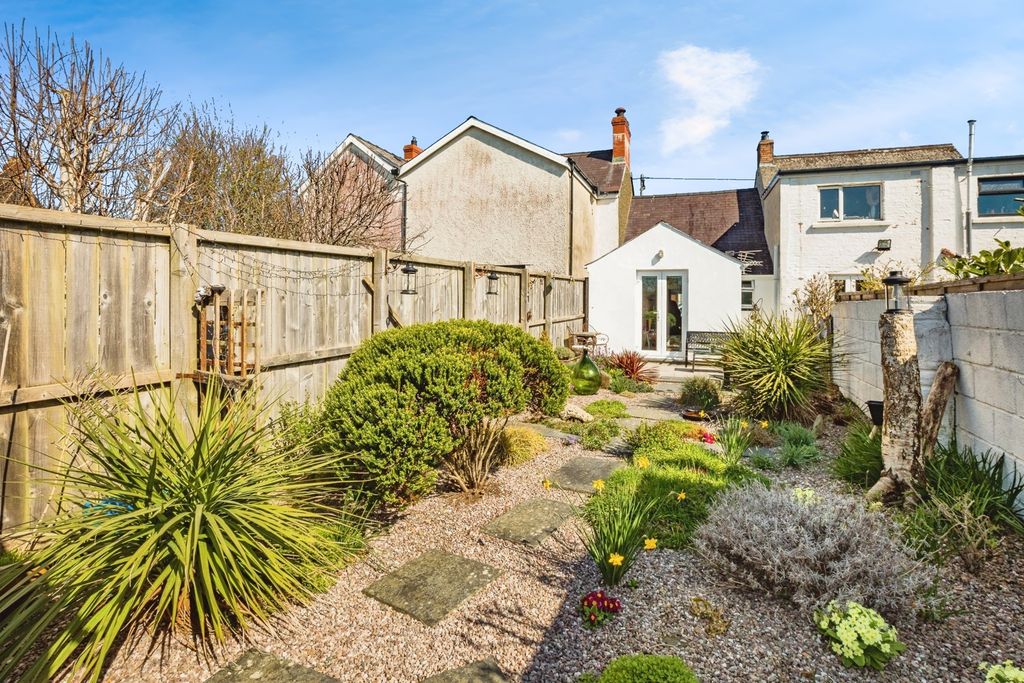 Property photo 2 of 17 Photo