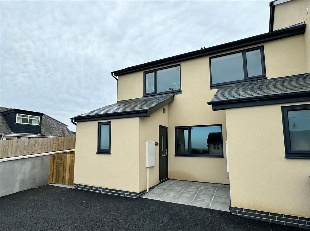 Property photo 1 of 10 1 Rowan