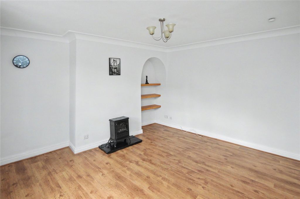 Property photo 3 of 9 Picture 3