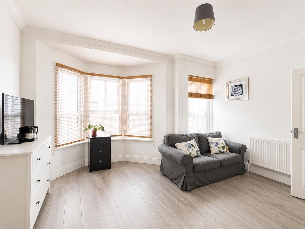 Property photo 2 of 7 2c8Efa2F-d2Ae-426B-ba21-E180B3949d08.Png