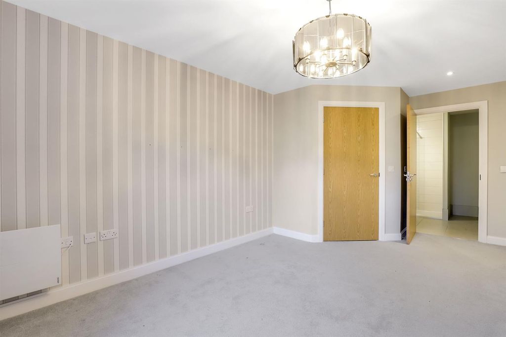 Additional image 11 of 2 bed flat for saleOutwood Lane, Chipstead, Coulsdon CR5