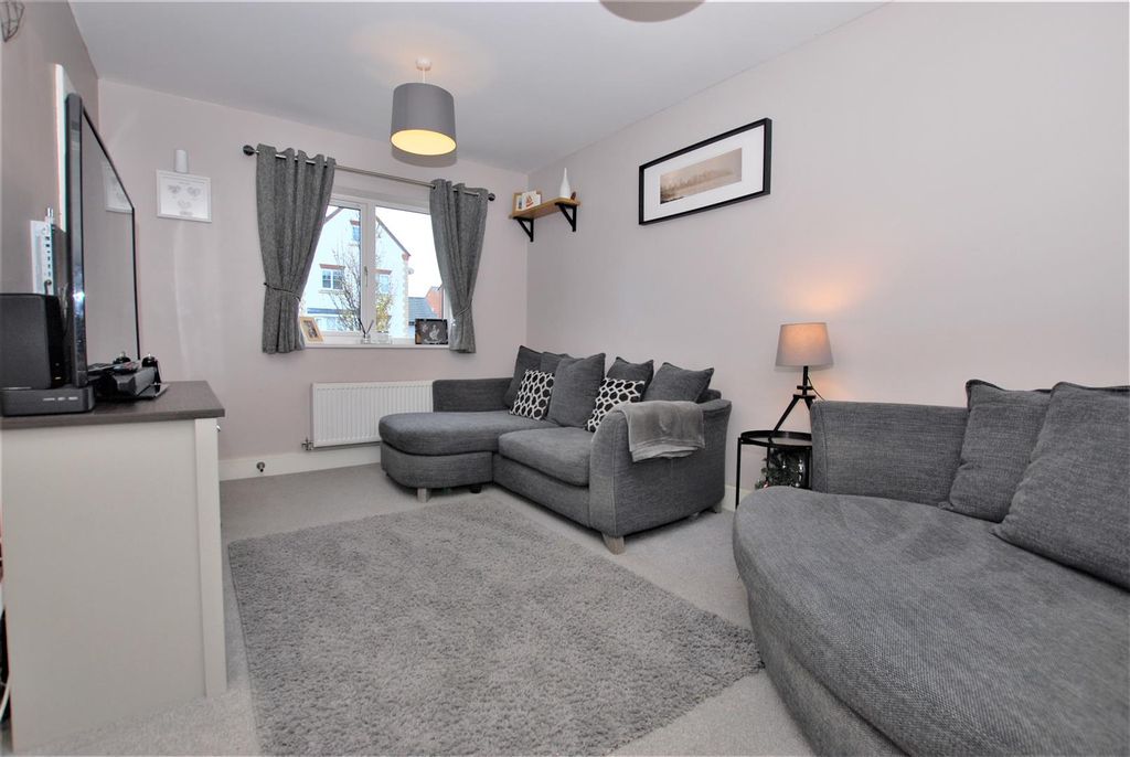 Property photo 2 of 13