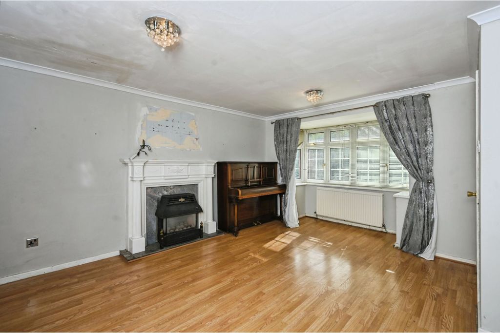Property photo 3 of 24