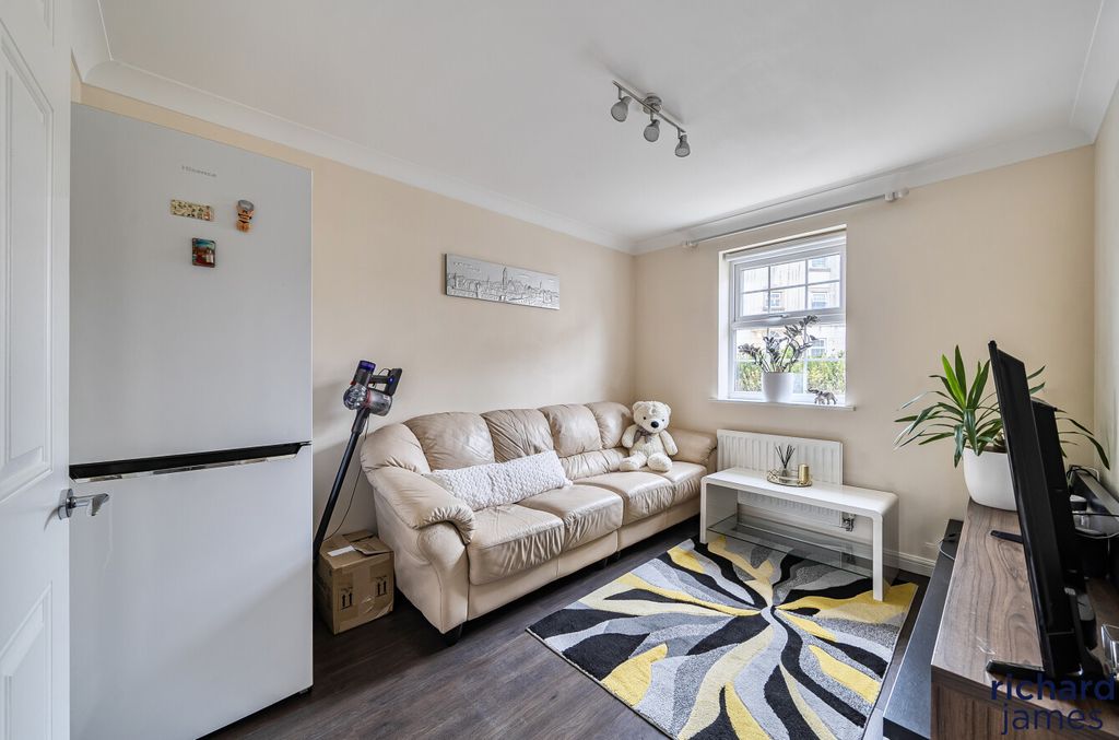 Property photo 3 of 12 009Fcbd1571745Efb68138Ffb8d4F3Cb