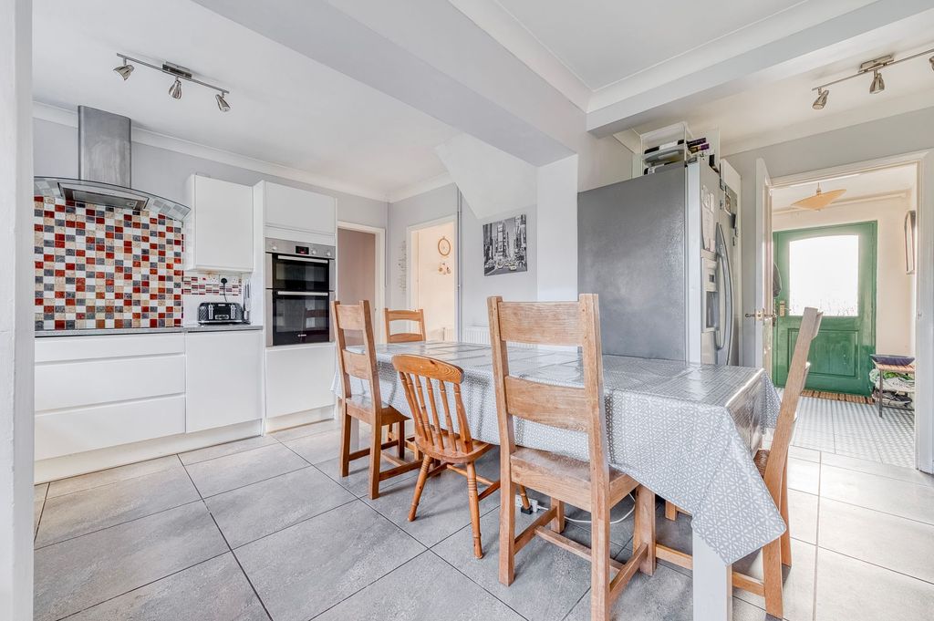 Property photo 3 of 30