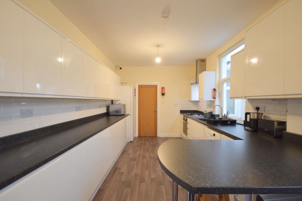 Property photo 2 of 15 Photo 6