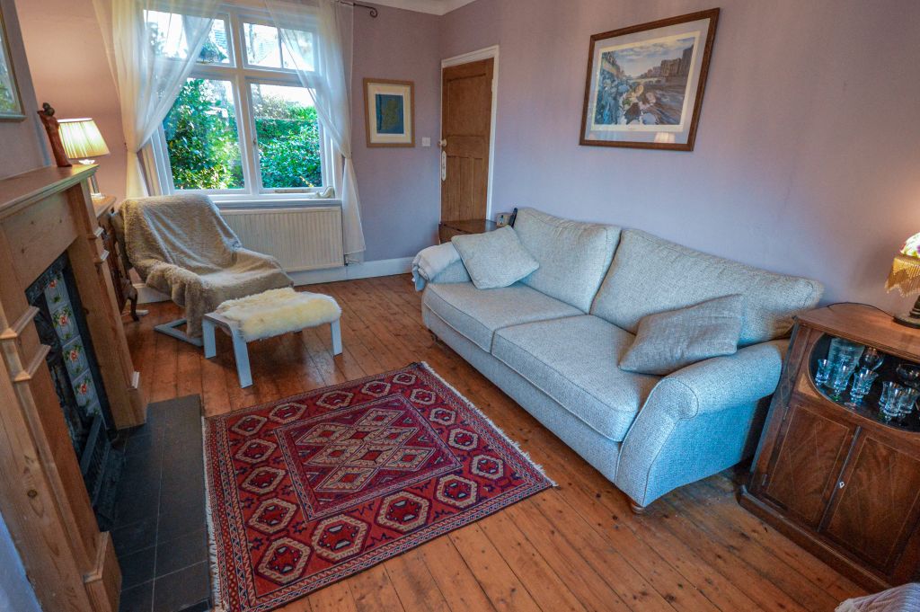 Property photo 2 of 18 Lounge