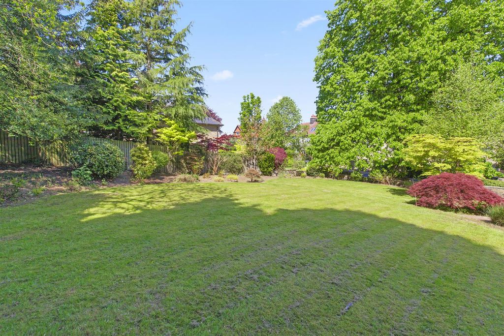 Property photo 2 of 26 Garden.Jpg
