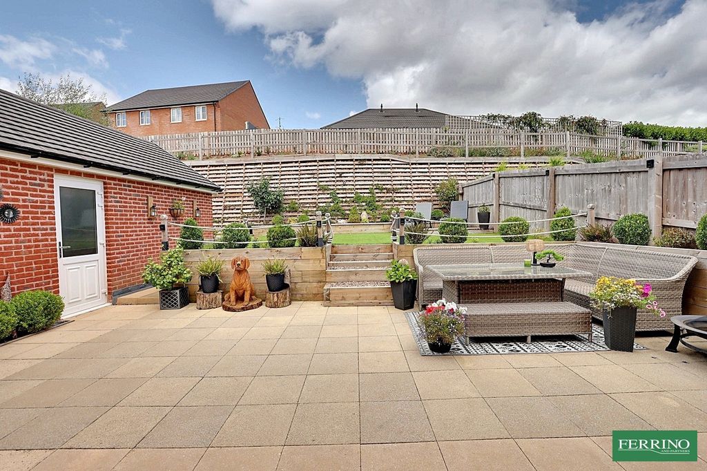 Property photo 2 of 26 Garden