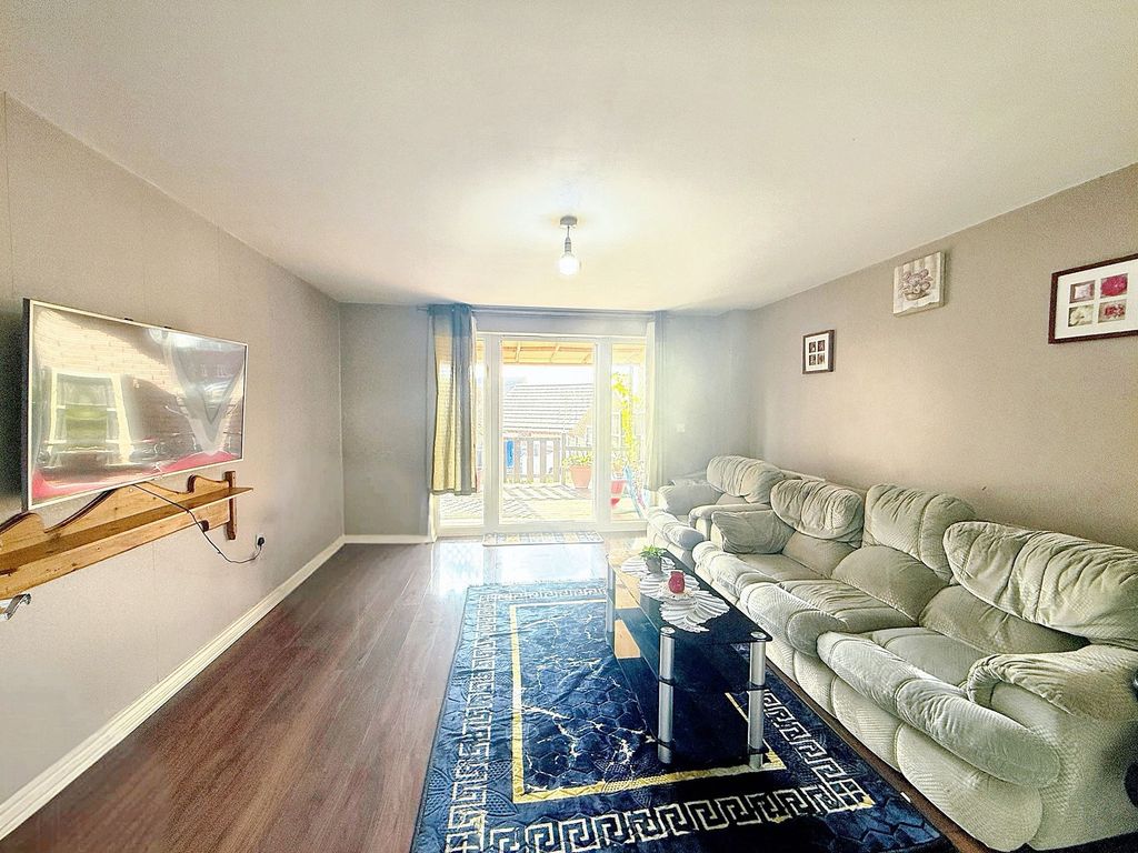 Property photo 3 of 7 Reception