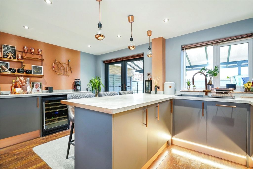 Property photo 2 of 27 Picture No. 04