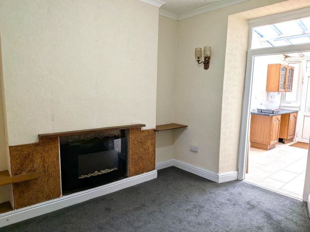 Property photo 3 of 9 Dining Room