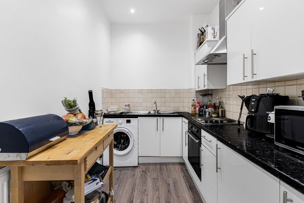 Property photo 3 of 14 Kitchen