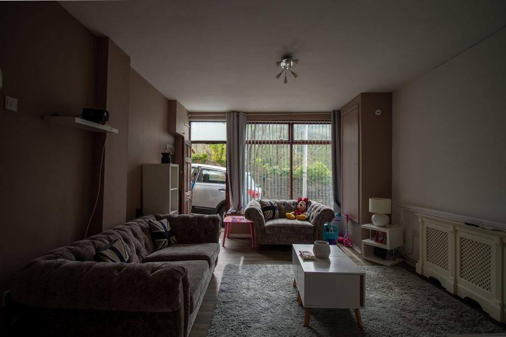 Property photo 2 of 13 Lounge