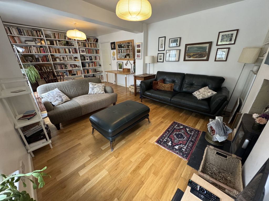 Property photo 3 of 18