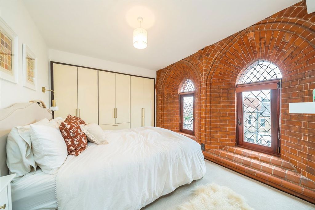 Property photo 2 of 8