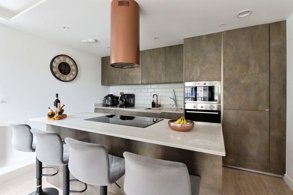 Property photo 3 of 17 Kitchen/Diner