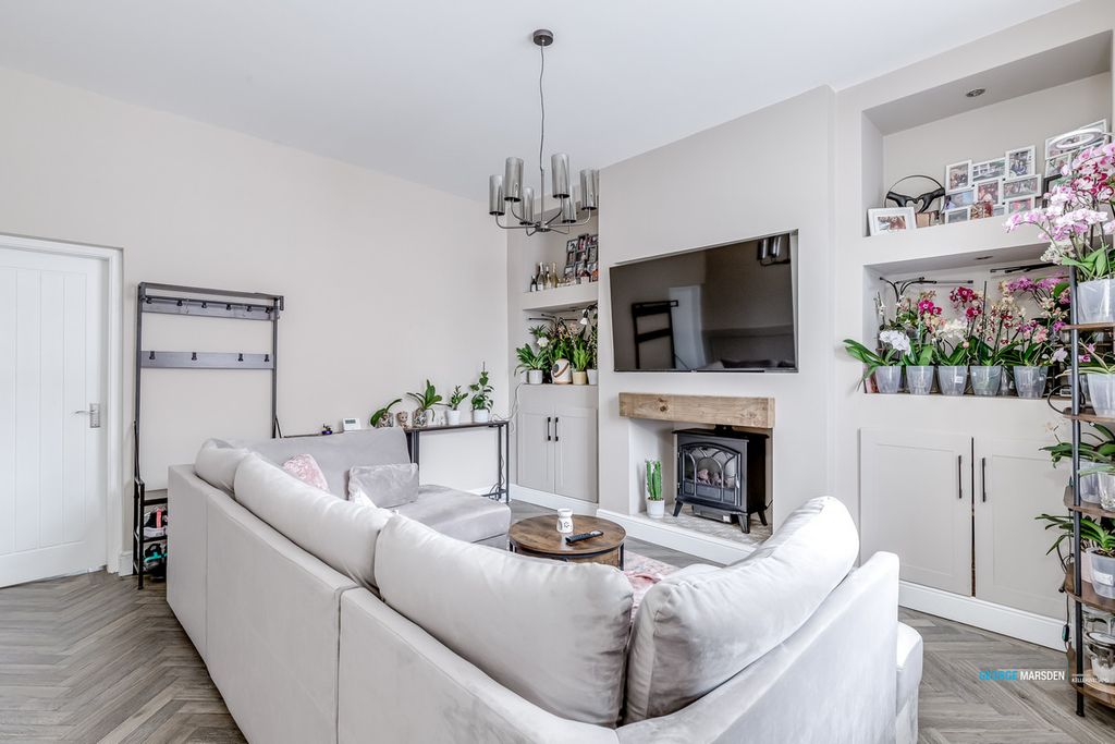 Property photo 2 of 28