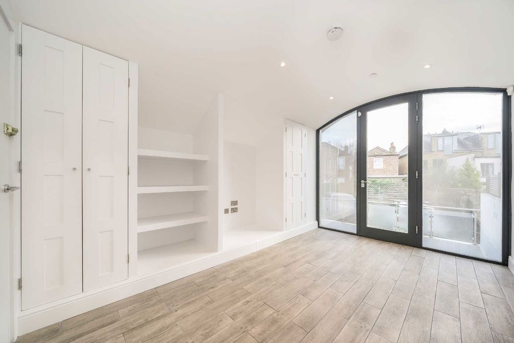 Property photo 3 of 5