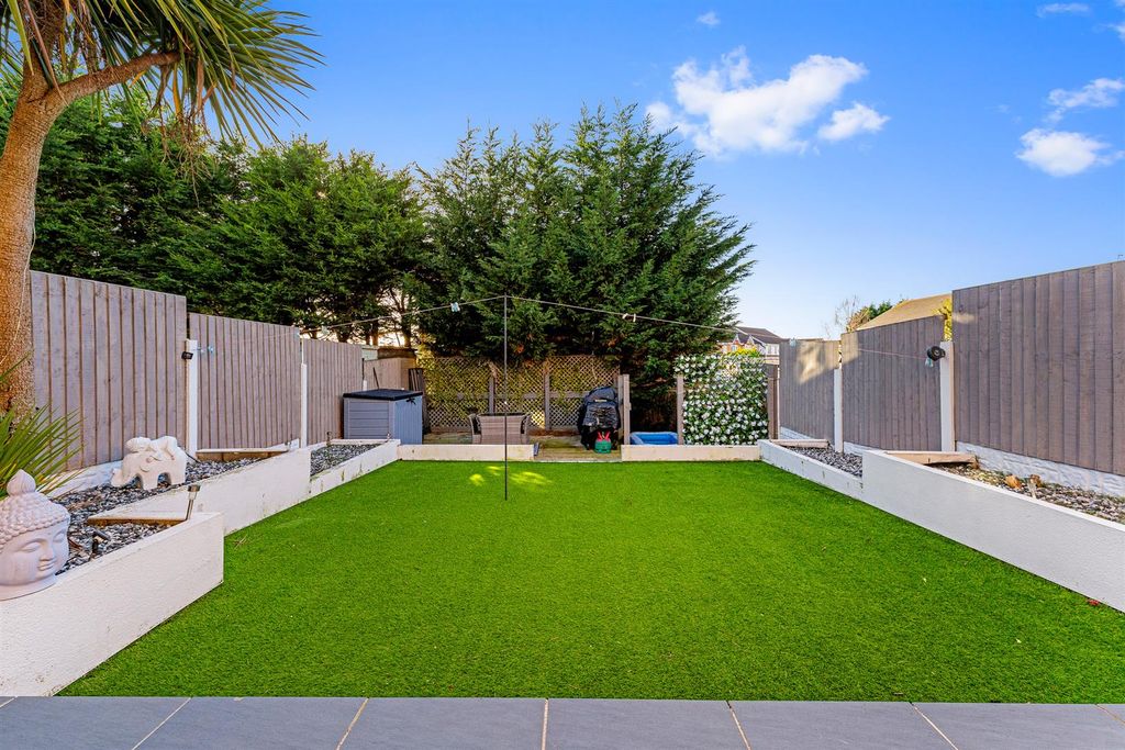 Property photo 3 of 16 97 Manorwood Drive Garden 3.Jpg