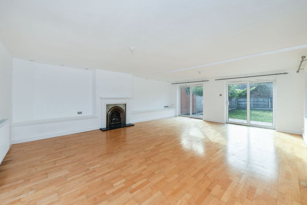 Property photo 3 of 18