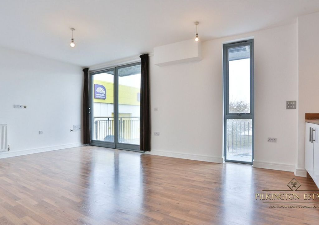 Property photo 3 of 8 4734043