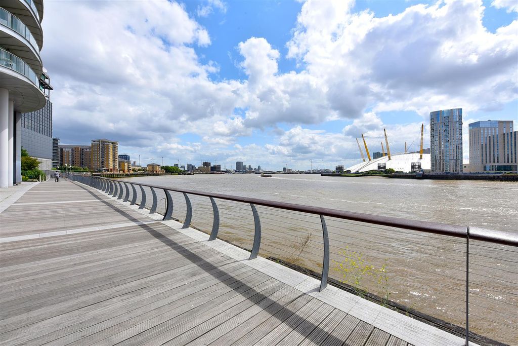 Property photo 3 of 9 New Providence Wharf.Jpg