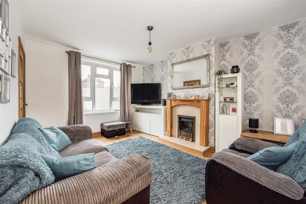 Property photo 3 of 23 Lounge.Jpg