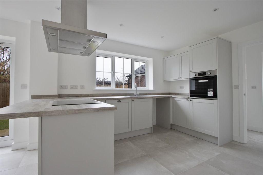 Property photo 2 of 16 Kitchen .Jpg