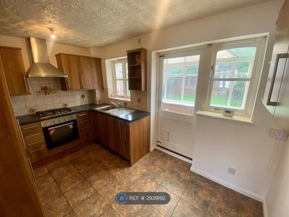 Property photo 2 of 12 Kitchen