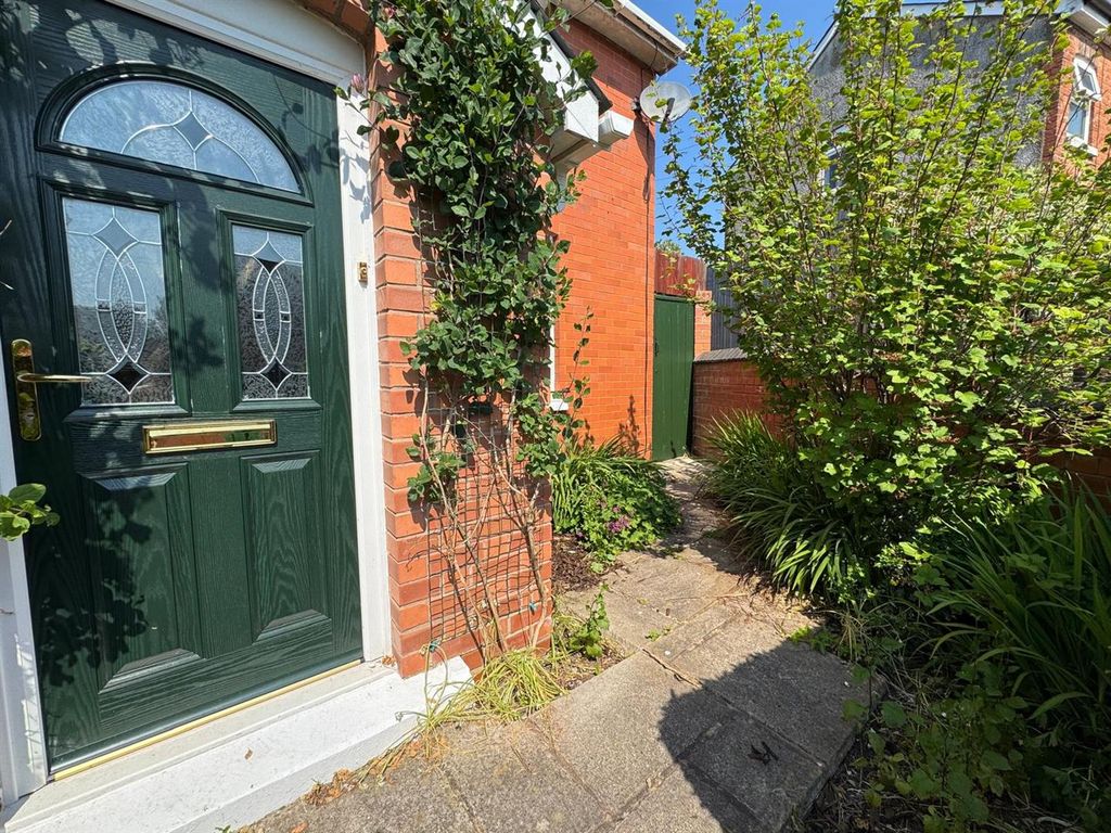 Property photo 2 of 20