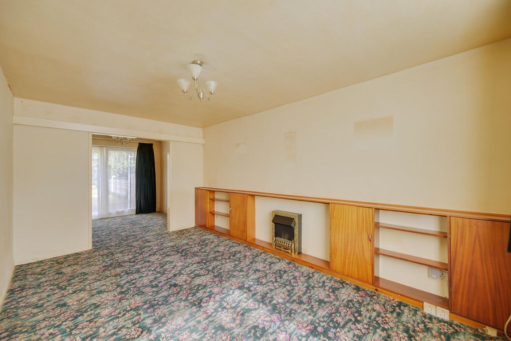 Property photo 3 of 17 Living Room