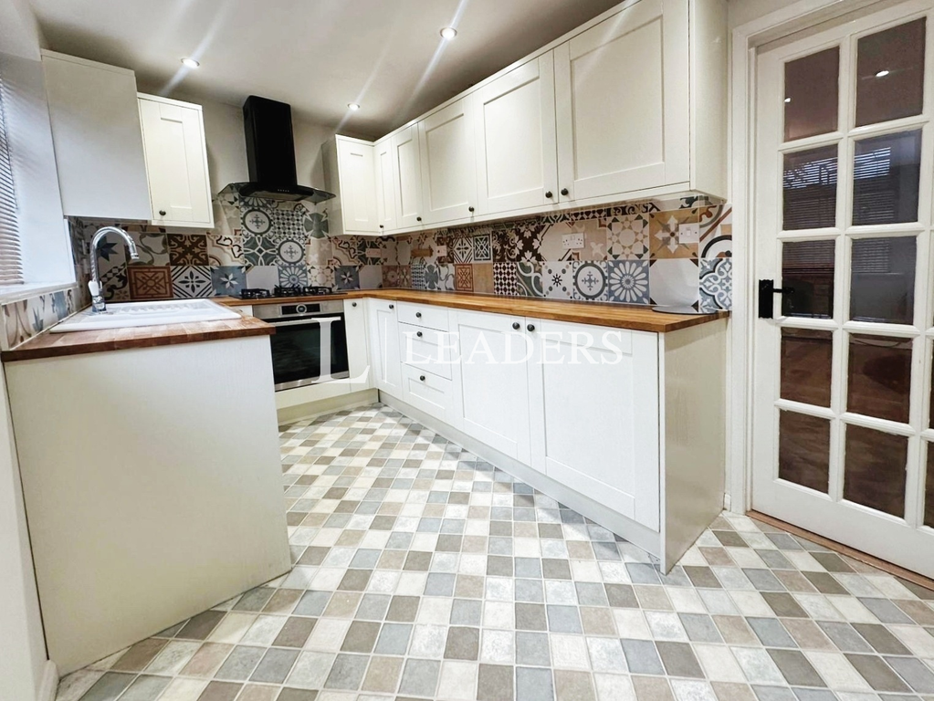 Property photo 2 of 8 Kitchen