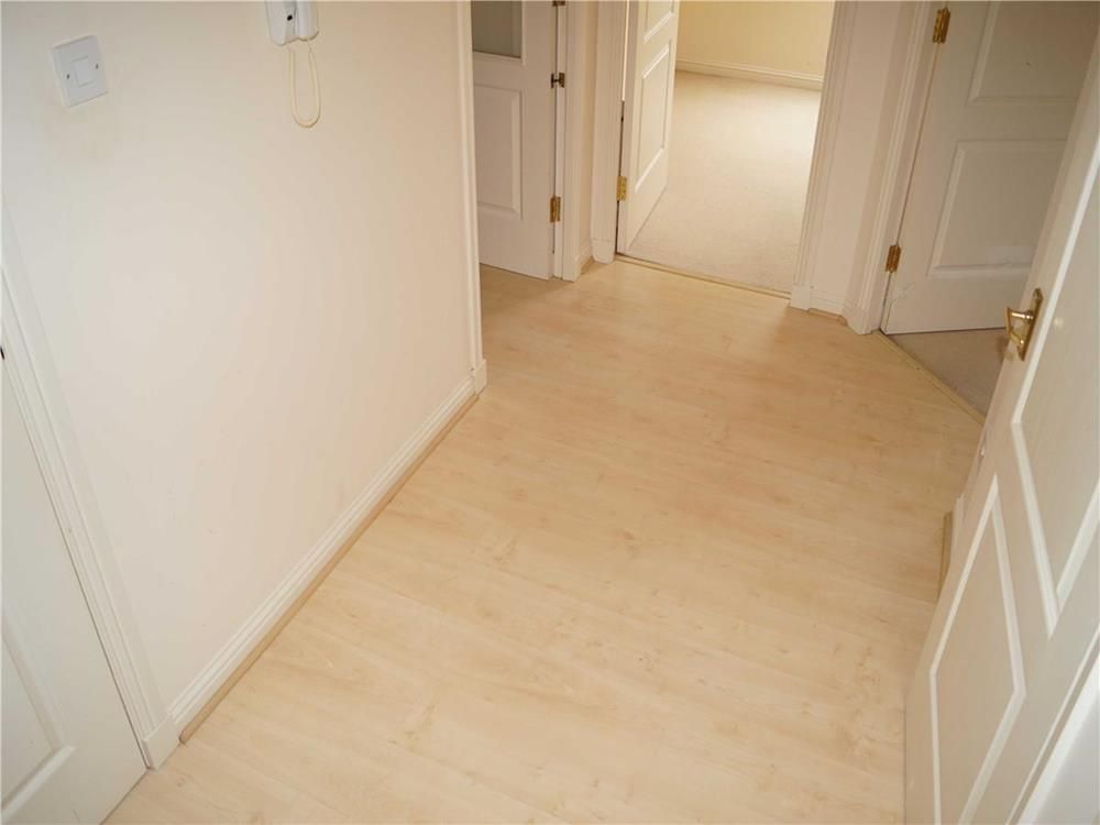 Property photo 3 of 8 Hall