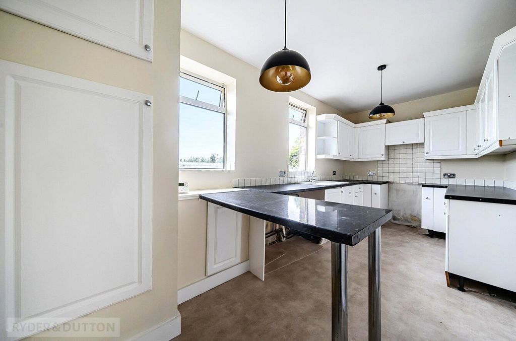 Property photo 2 of 18 Kitchen