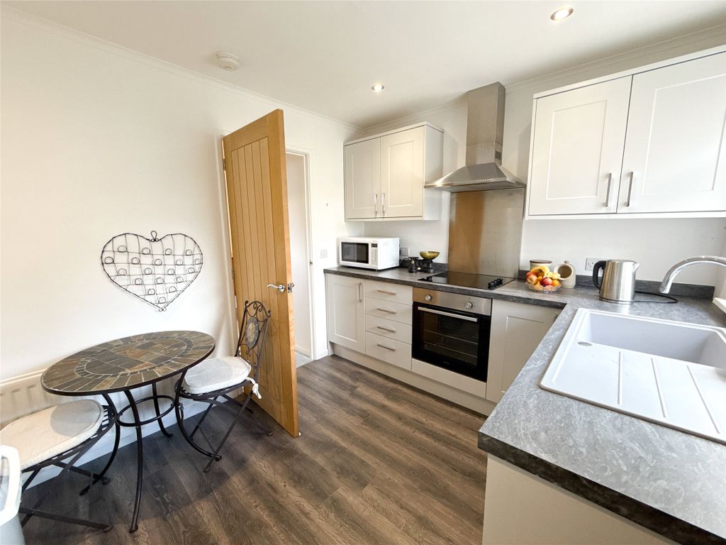 Property photo 3 of 21 Dining Kitchen
