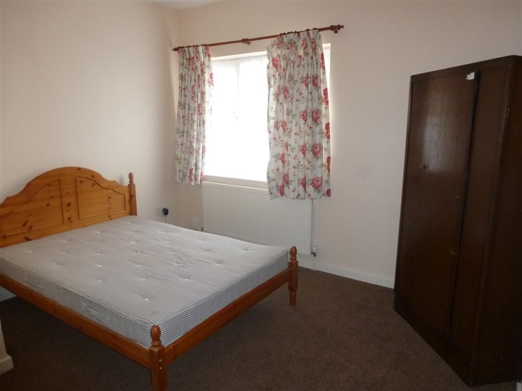 Property photo 2 of 6 Bedroom