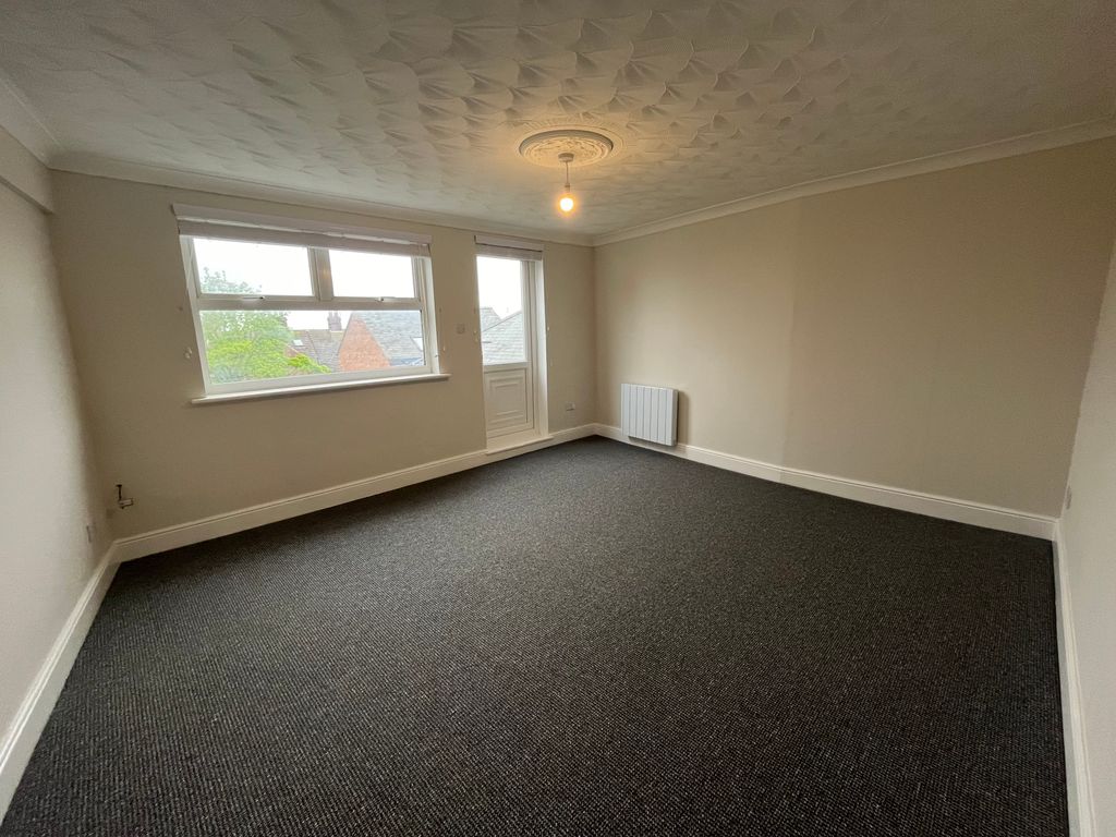 Property photo 3 of 7 Living Room