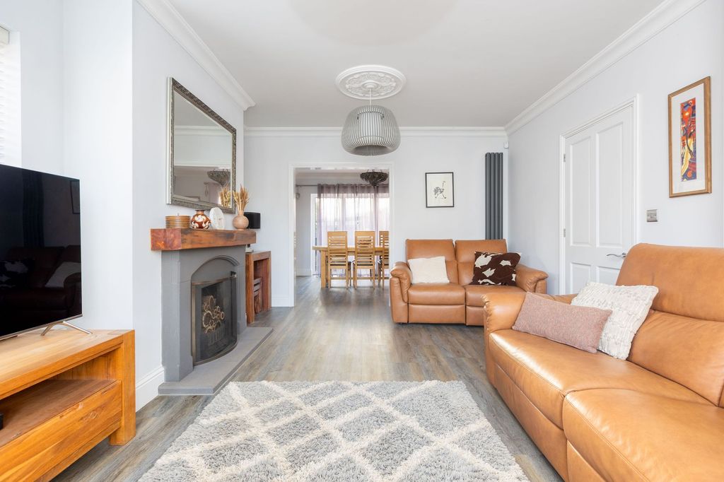 Property photo 3 of 26